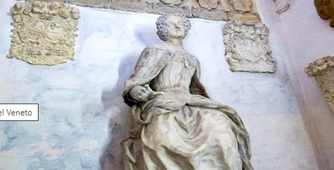 Statua di Elena Lucrezia Cornaro Piscopia