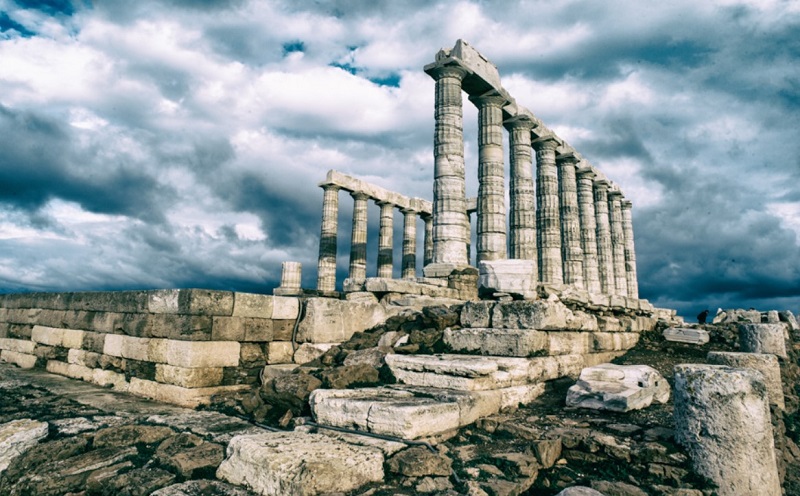 Il tempio di Poseidone e il tempio di Atena.